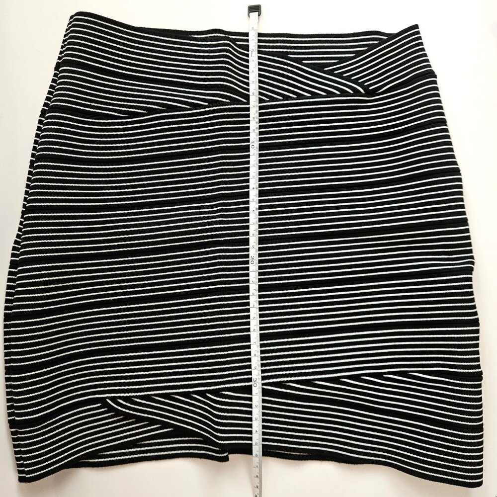 🦓BCBGMaxAzria Asymmetrical Black & White Stripe Bandage Mini Skirt - Picture 5 of 7